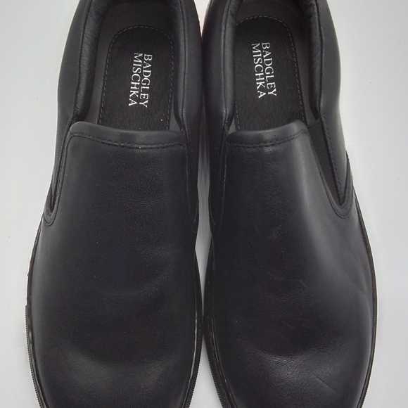 NWOT BADGLEY MISCHKA Black Leather Slip-On Metallic Red Sneaker - Picture 6 of 6